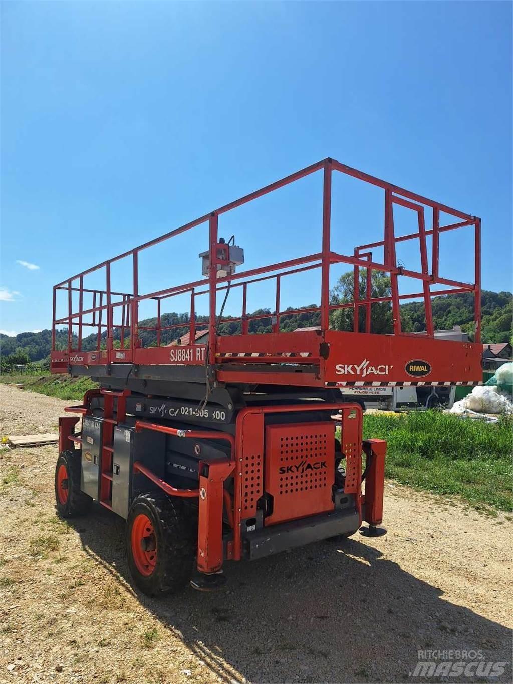 SkyJack 8841RT Ножничные подъемники