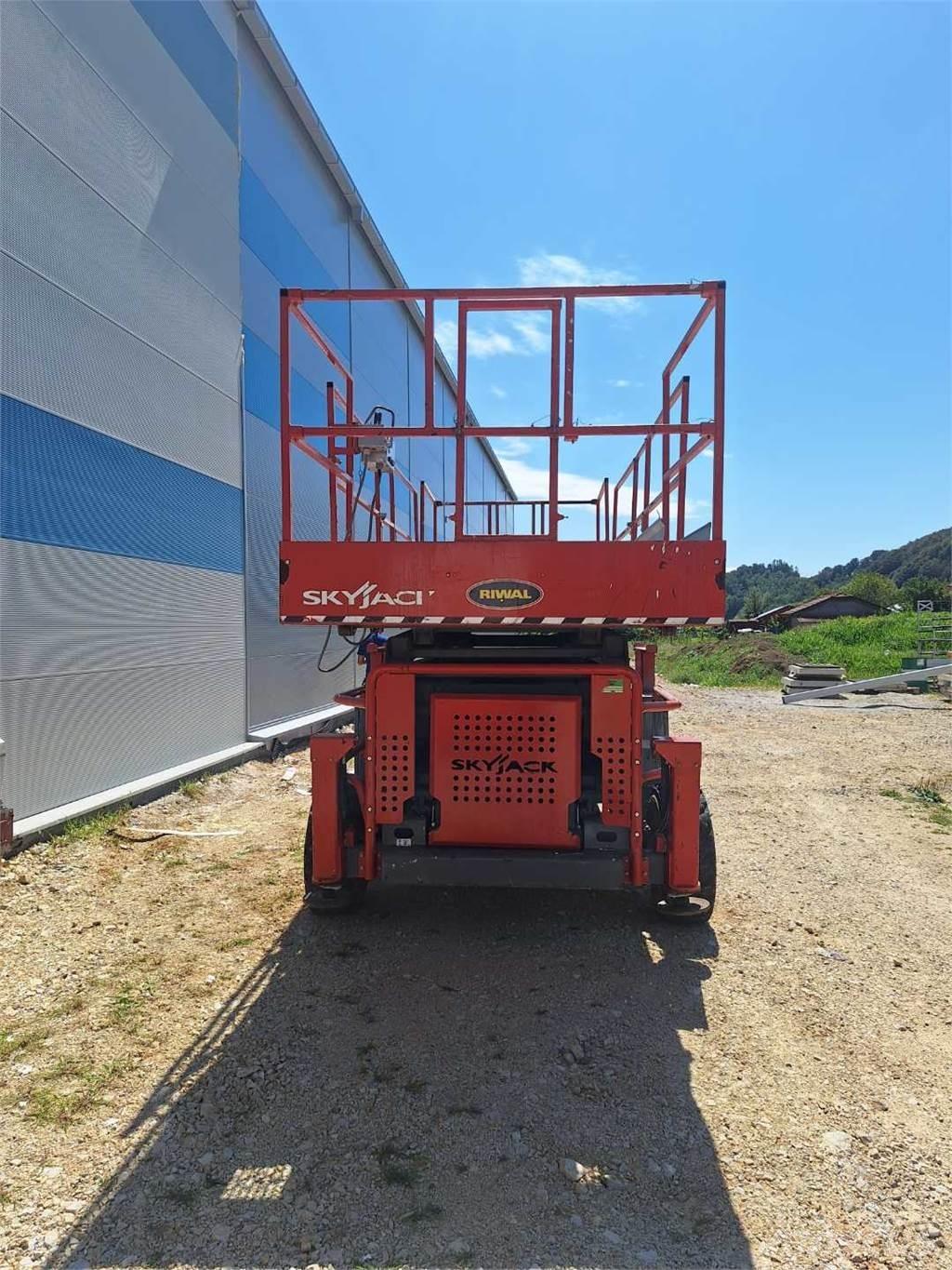 SkyJack 8841RT Ножничные подъемники
