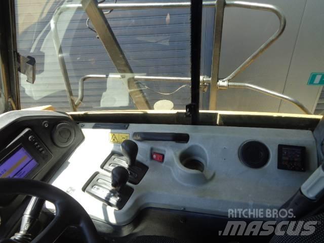 CAT 740 B Шарнирно-сочленённые самосвалы