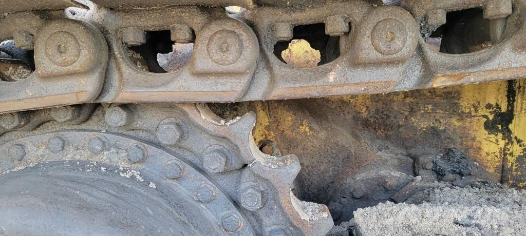 Komatsu D 65 EX 12 Гусеничные бульдозеры