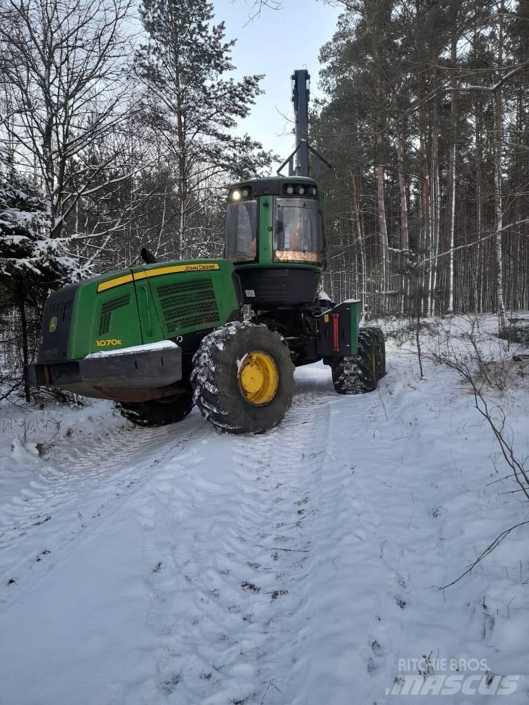 John Deere 1070 E Харвестеры