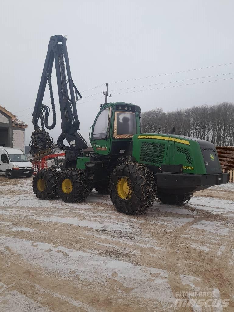 John Deere 1070 E Харвестеры
