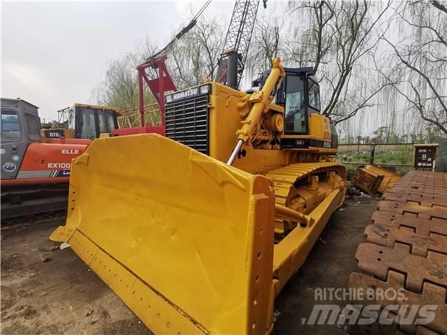Komatsu D155A Гусеничные бульдозеры