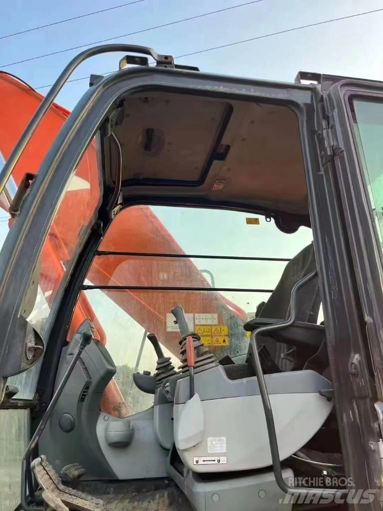 Hitachi ZX 300 Гусеничные экскаваторы