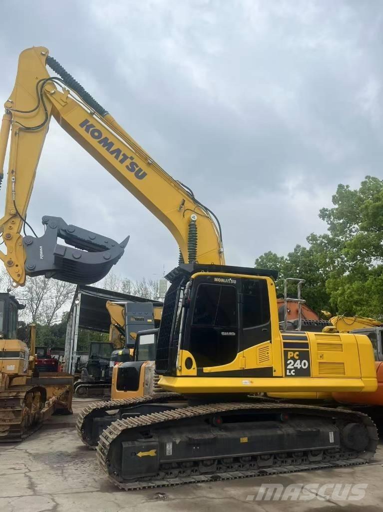 Komatsu PC 240 Гусеничные экскаваторы