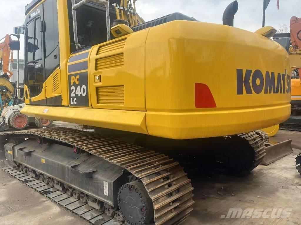 Komatsu PC 240 Гусеничные экскаваторы