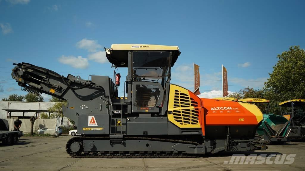 Bomag BMF 2500 S Асфальтоукладчики