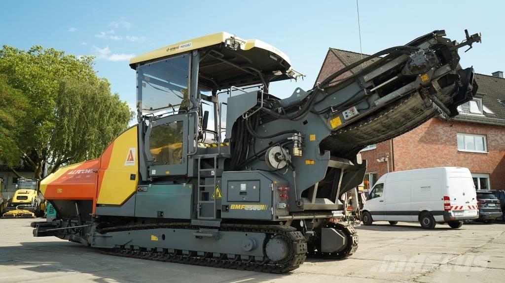 Bomag BMF 2500 S Асфальтоукладчики