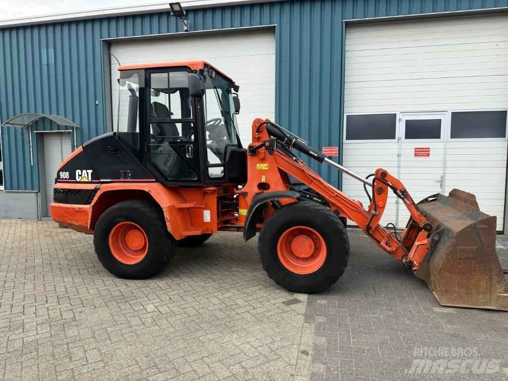 CAT 908 Фронтальные погрузчики