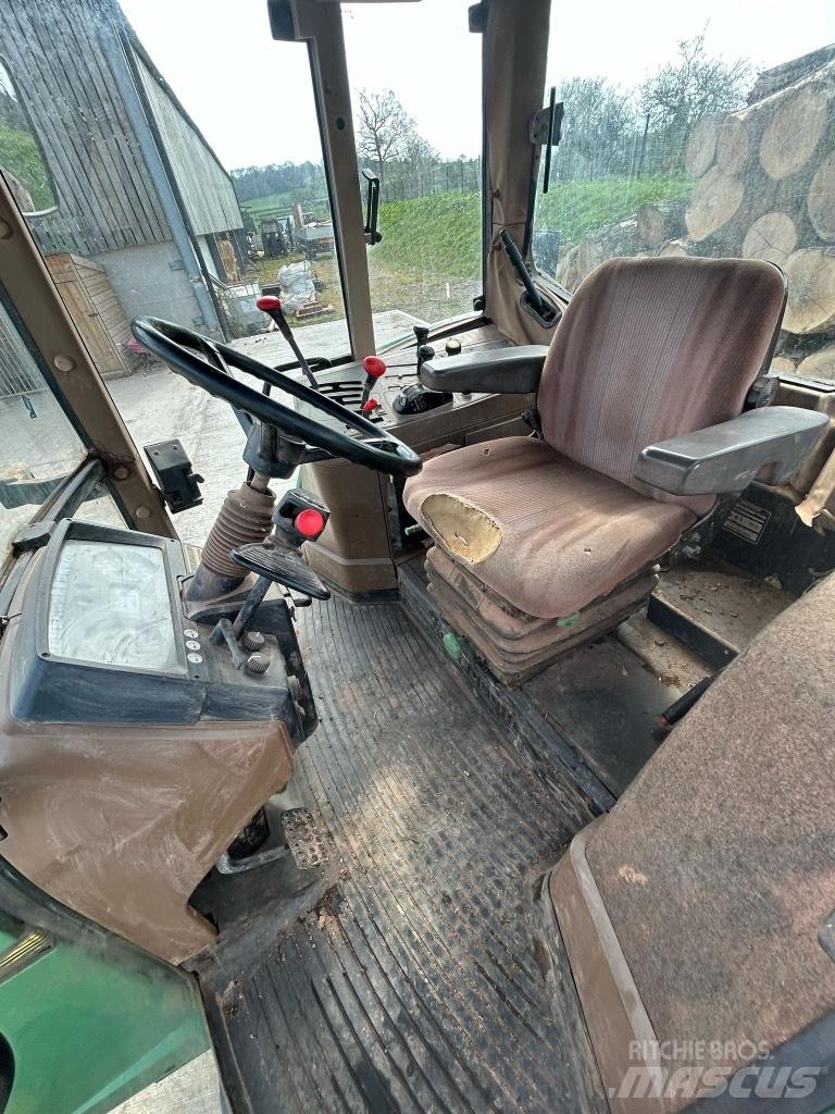 John Deere 6400 Коммунальные тракторы