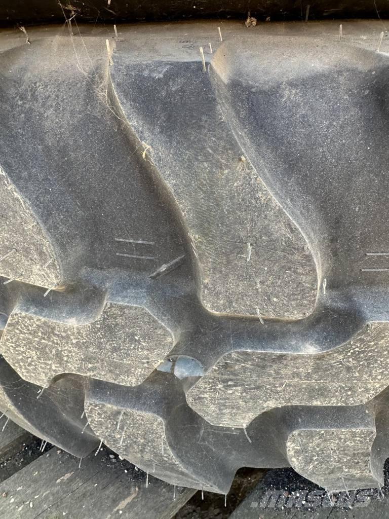 Dunlop 405/70R20 Шины и колёса