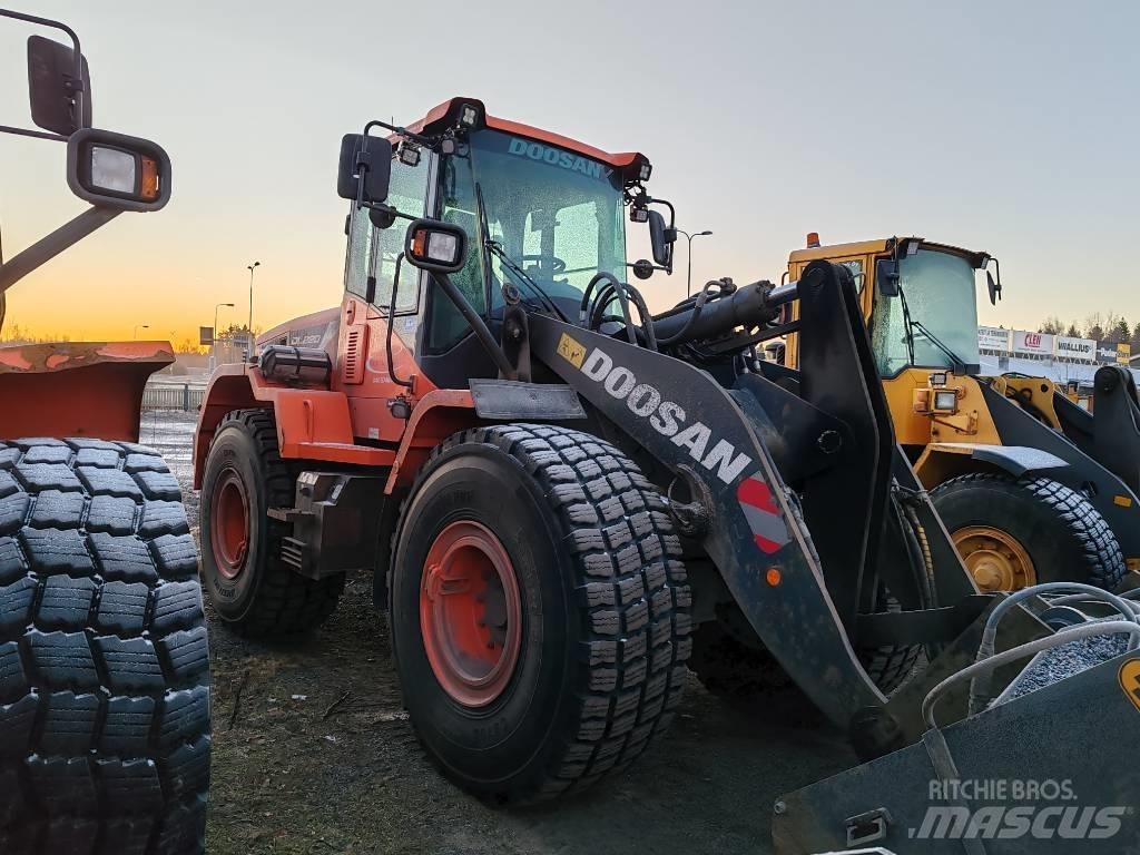 Doosan DL 220 Фронтальные погрузчики