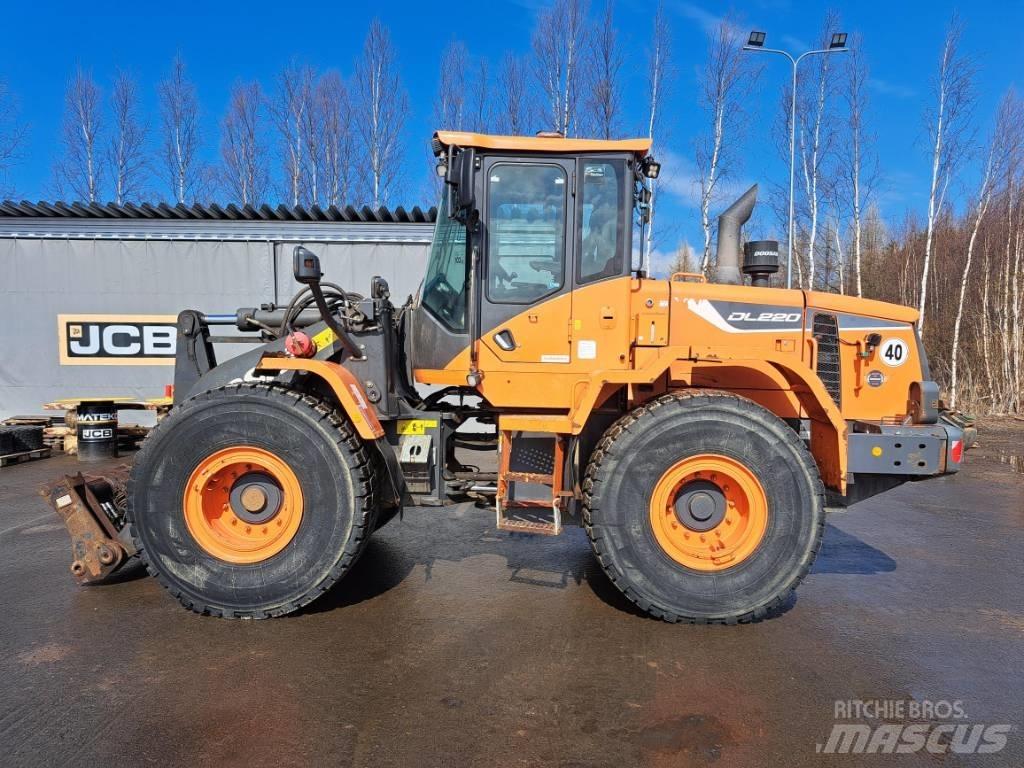 Doosan DL 220 Фронтальные погрузчики
