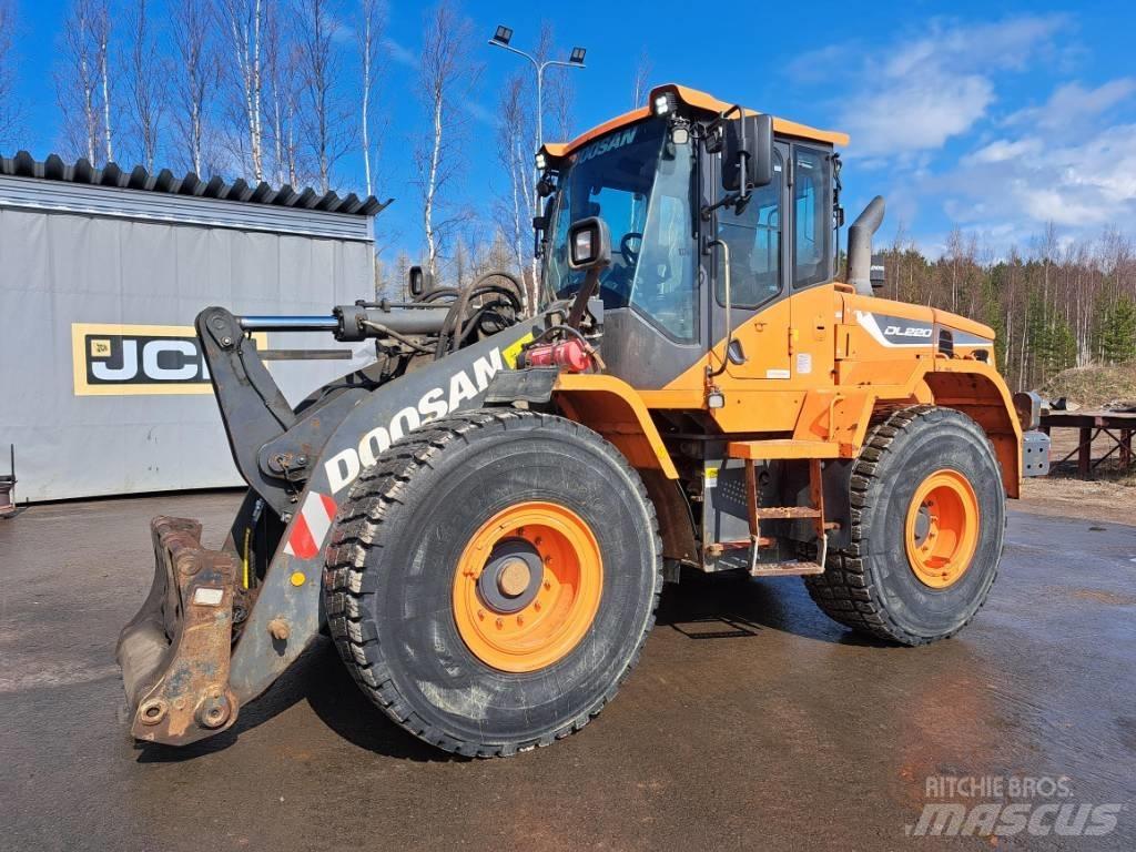 Doosan DL 220 Фронтальные погрузчики
