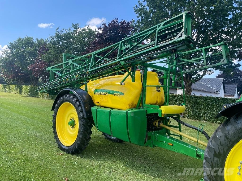 John Deere 732 Прицепные опрыскиватели