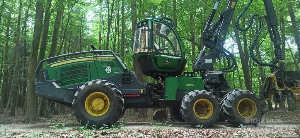 John Deere 1070G Харвестеры