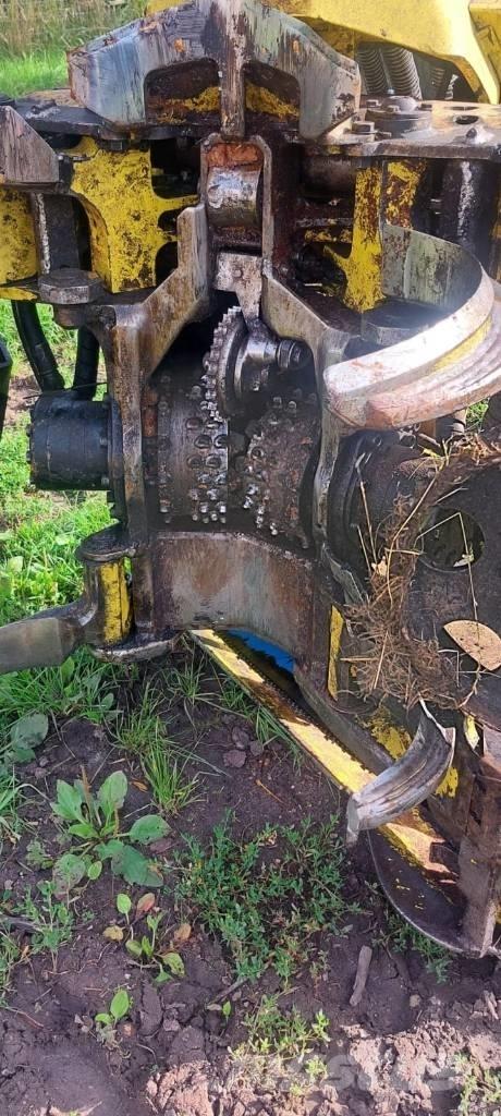 John Deere 1070 E Харвестеры
