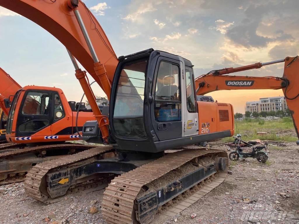 Hitachi ZX 210 Гусеничные экскаваторы