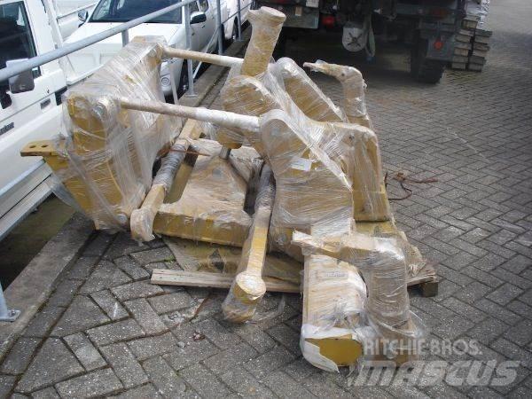 CAT 140M/160M Ripper Строительная техника - Другие