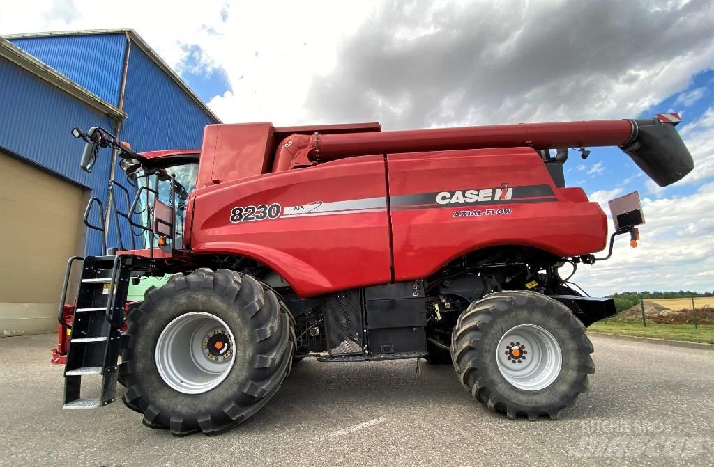 Case IH 8230 Зерноуборочные комбайны