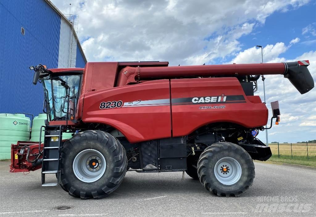 Case IH 8230 Зерноуборочные комбайны