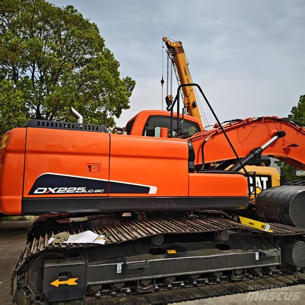 Doosan DX 225 Гусеничные экскаваторы