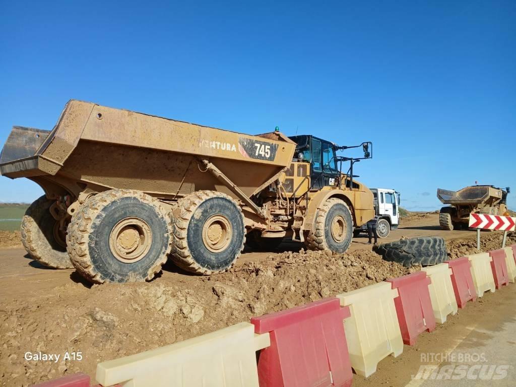 CAT 745 Шарнирно-сочленённые самосвалы