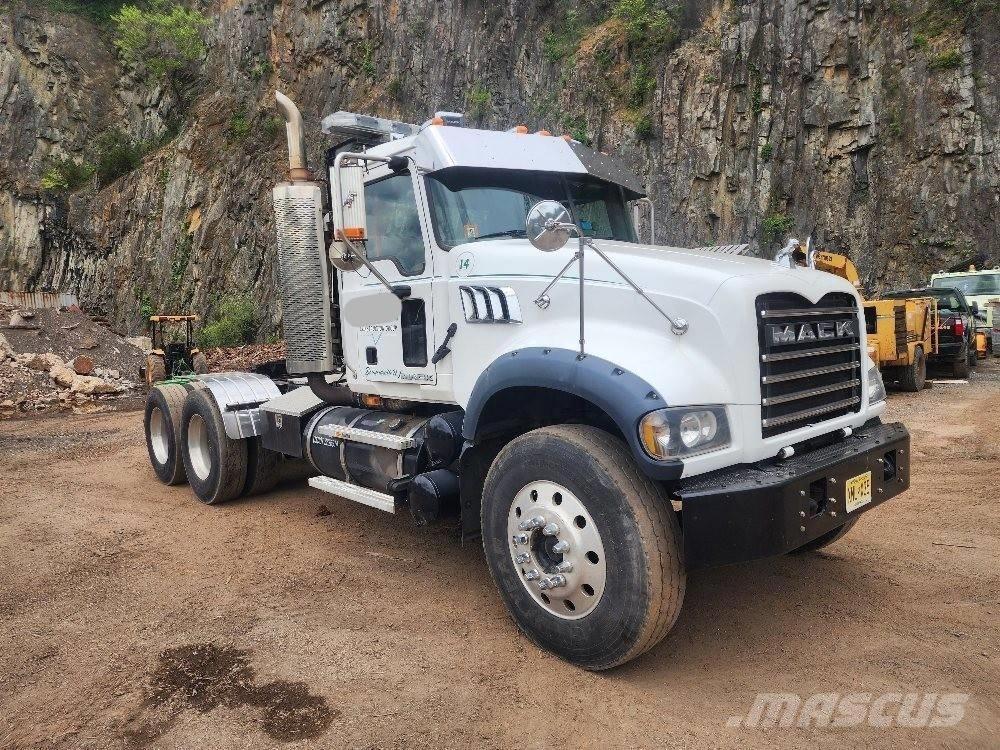 Mack GU713 GRANITE Шасси с кабиной
