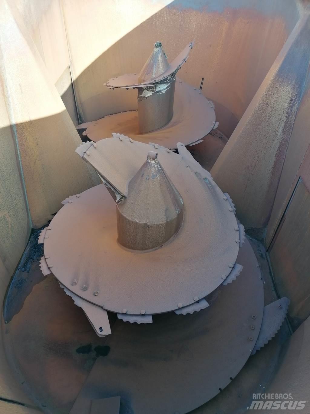Peecon 24m³ Кормораздатчики