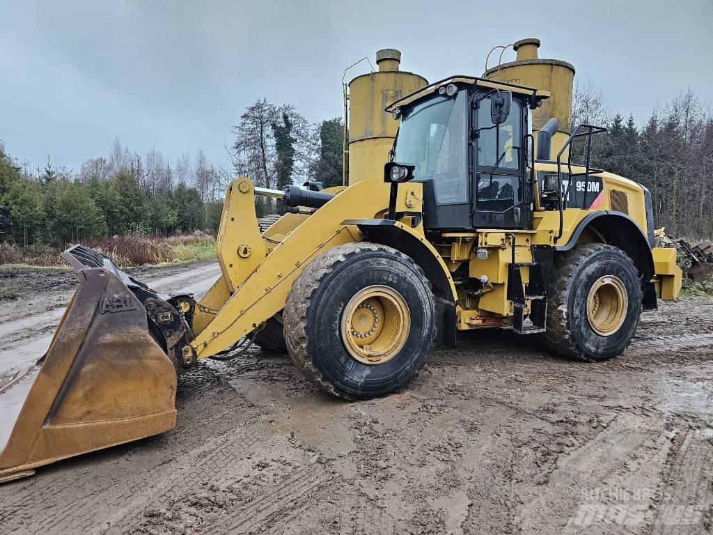 CAT 950M Фронтальные погрузчики