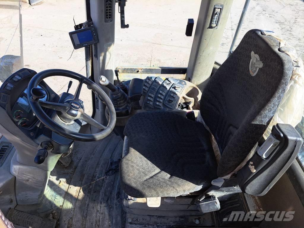 CASE 521 F XR Фронтальные погрузчики