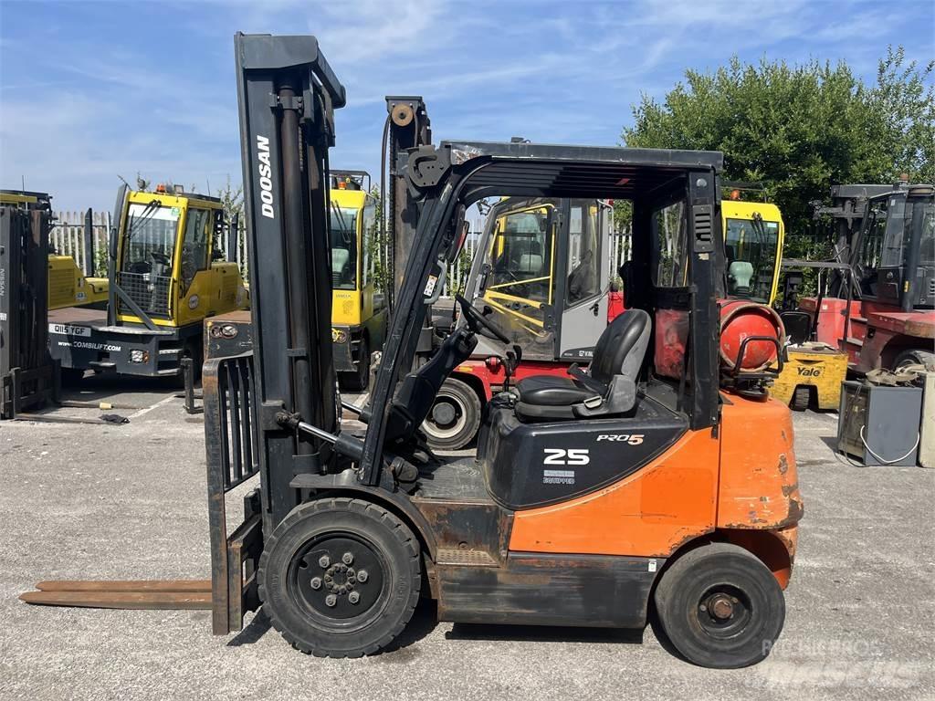 Doosan G25E-5 Газовые погрузчики