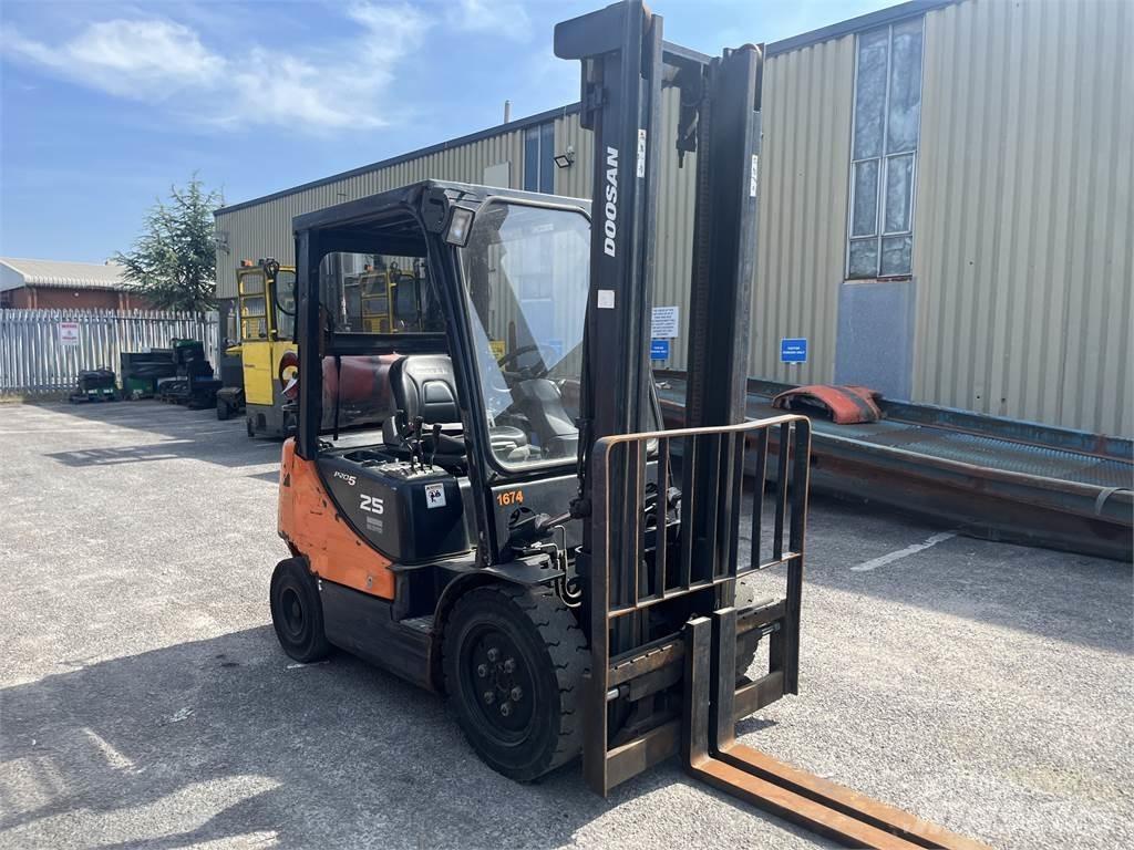 Doosan G25E-5 Газовые погрузчики