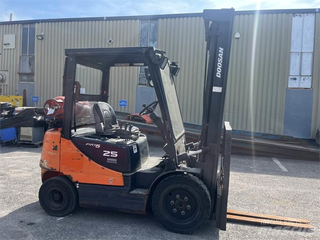 Doosan G25E-5 Газовые погрузчики
