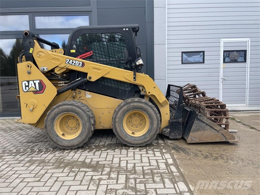 CAT 242D3 Мини-погрузчики