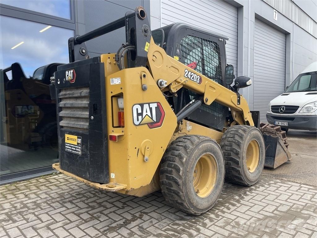 CAT 242D3 Мини-погрузчики