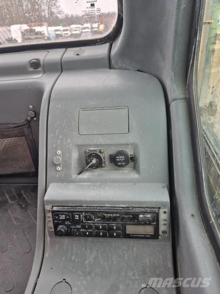 Volvo EW180B Колёсные экскаваторы