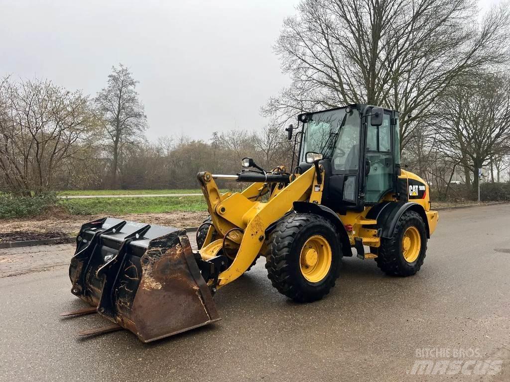 CAT 908M Фронтальные погрузчики