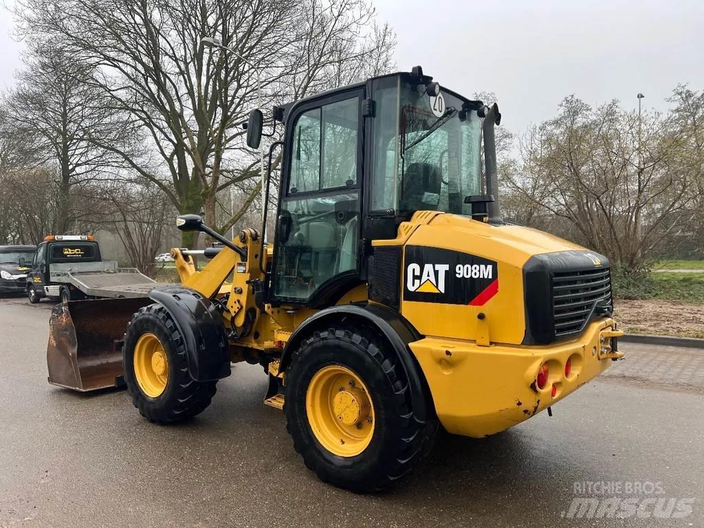 CAT 908M Фронтальные погрузчики