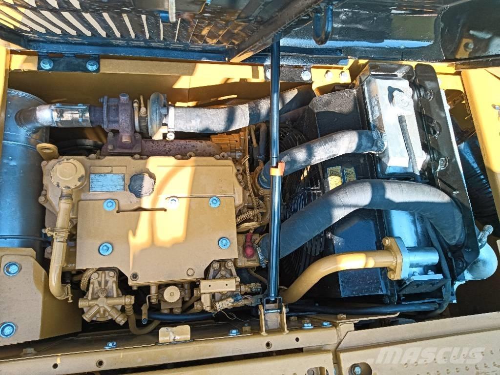 CAT 313 D Колёсные экскаваторы