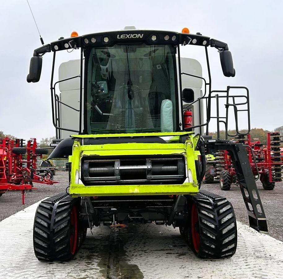 CLAAS Lexion 8900 TT Зерноуборочные комбайны