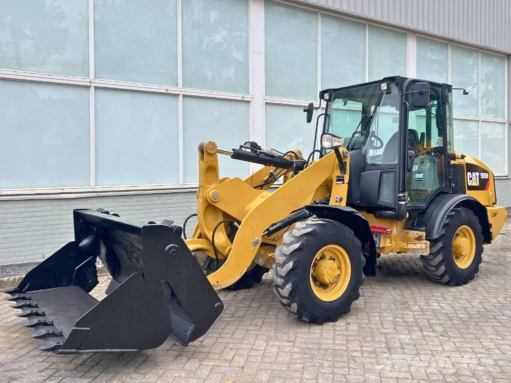 CAT 906 M    2016 Фронтальные погрузчики