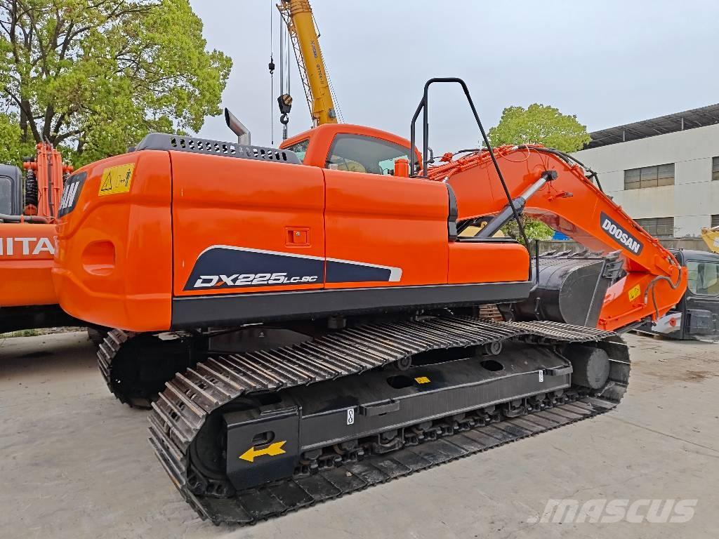 Doosan DX 225 LC Гусеничные экскаваторы