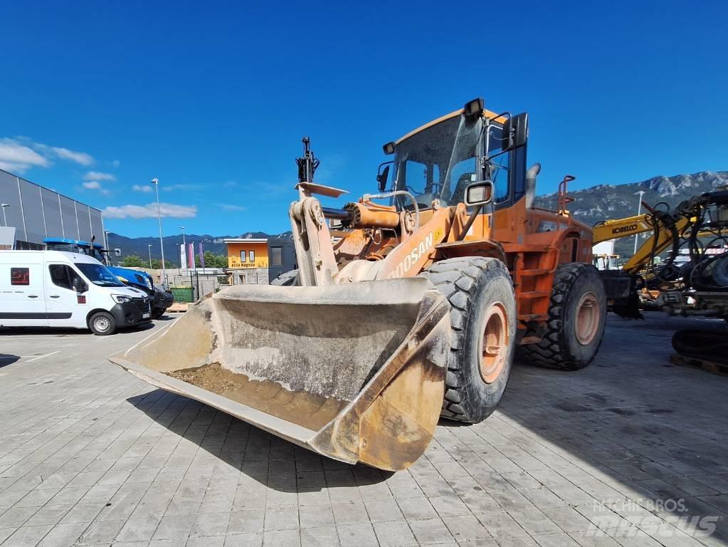 Doosan DL 300 Фронтальные погрузчики