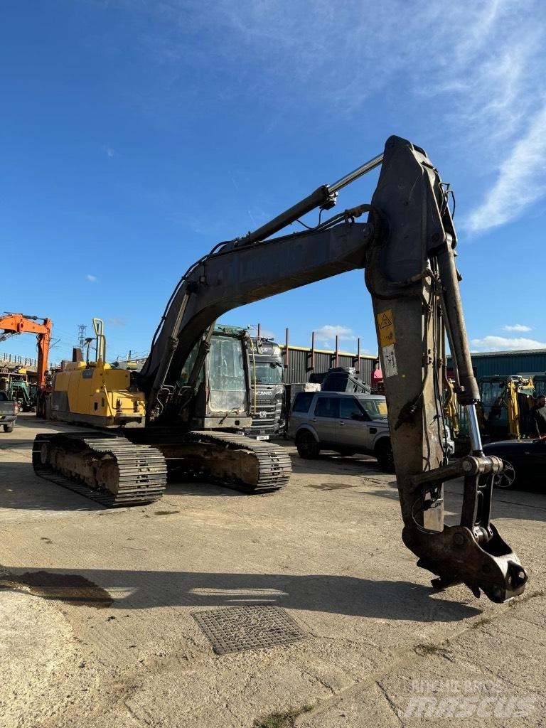 Volvo EC 220 DL Гусеничные экскаваторы
