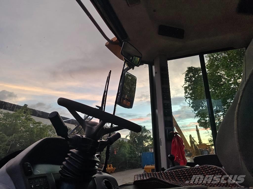 Volvo L 120 Фронтальные погрузчики