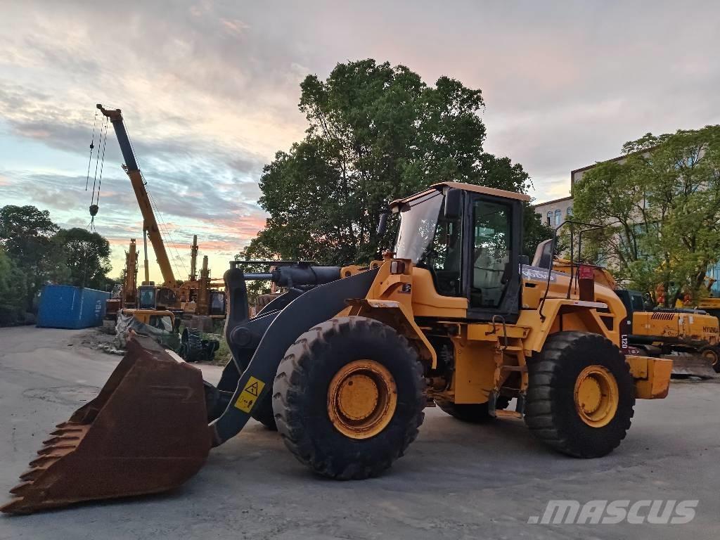 Volvo L 120 Фронтальные погрузчики