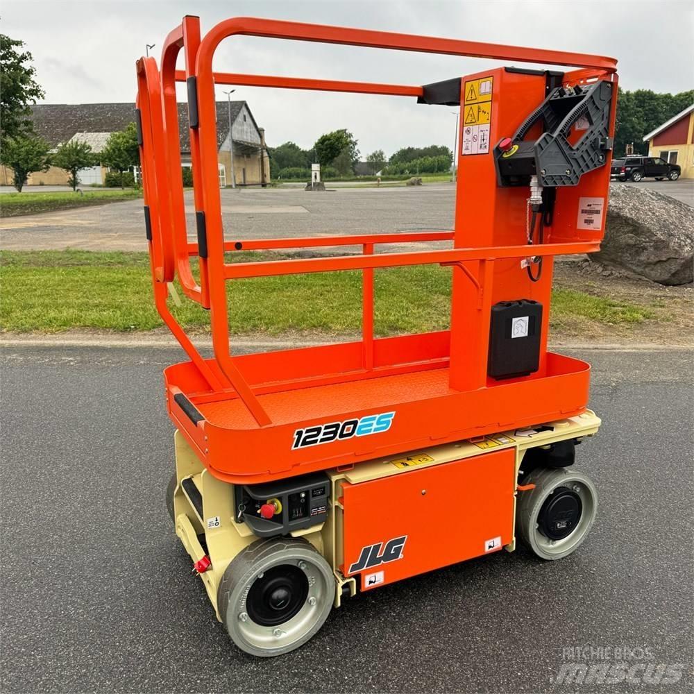 JLG 1230 ES Вертикальные мачтовые подъемники