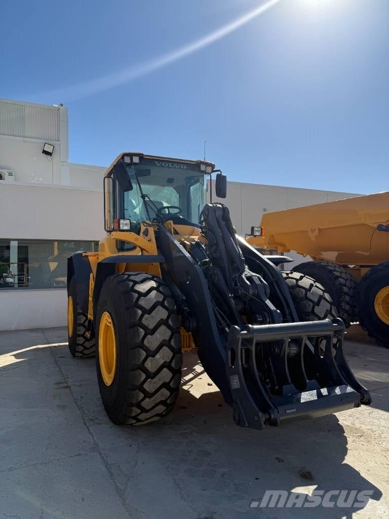 Volvo L 120 F Фронтальные погрузчики