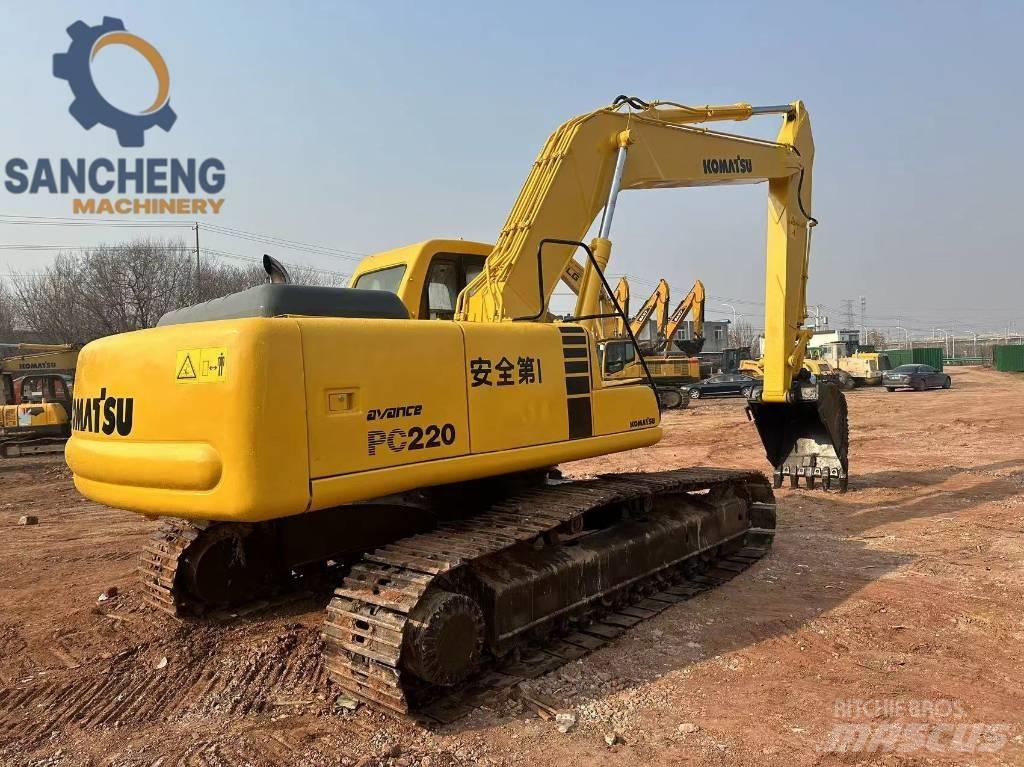Komatsu PC 220 Гусеничные экскаваторы